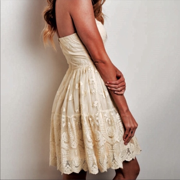 ✨GORGEOUS LACE STRAPLESS FULLY LINED DRESS-SMALL✨ - Picture 2 of 6